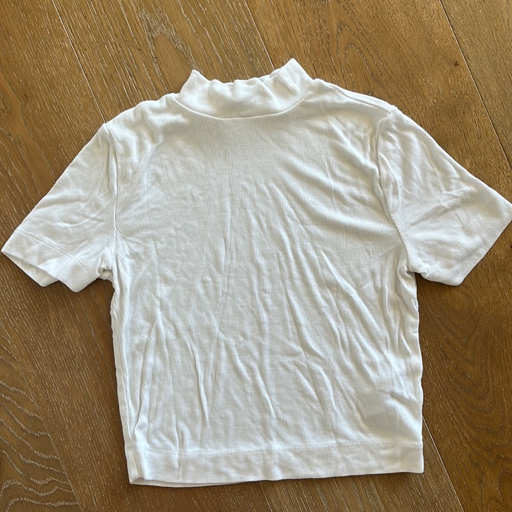 White mock neck cropped T